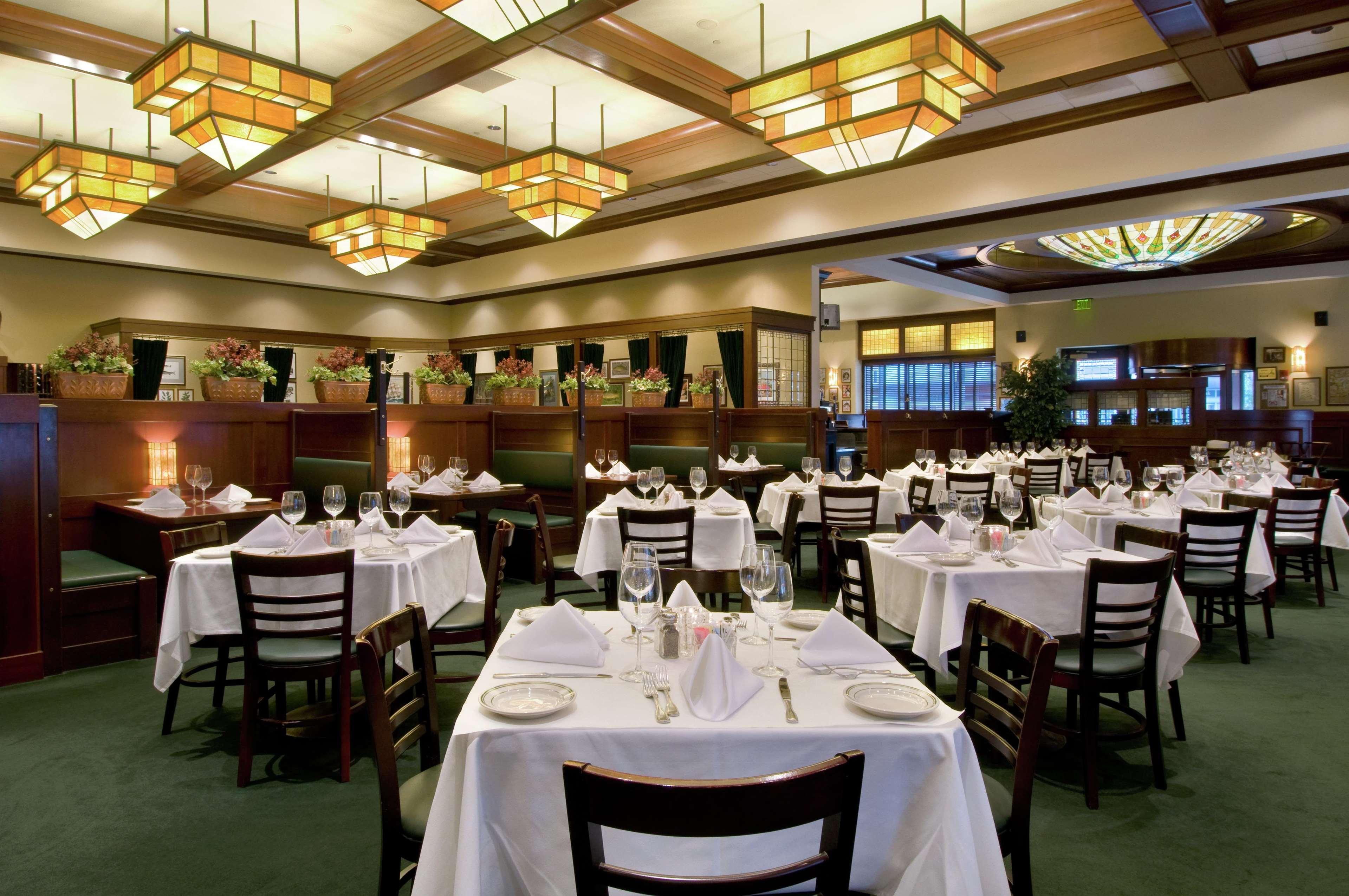 Hilton Indianapolis Hotel & Suites Restaurant photo